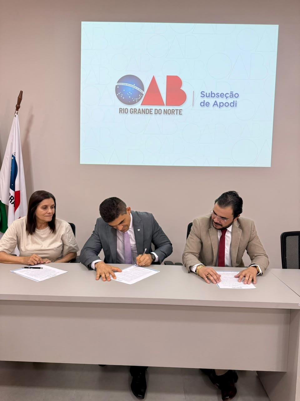 Assinatura do convênio oficial entre a FACIS e a OAB Subseção de Apodi/RN